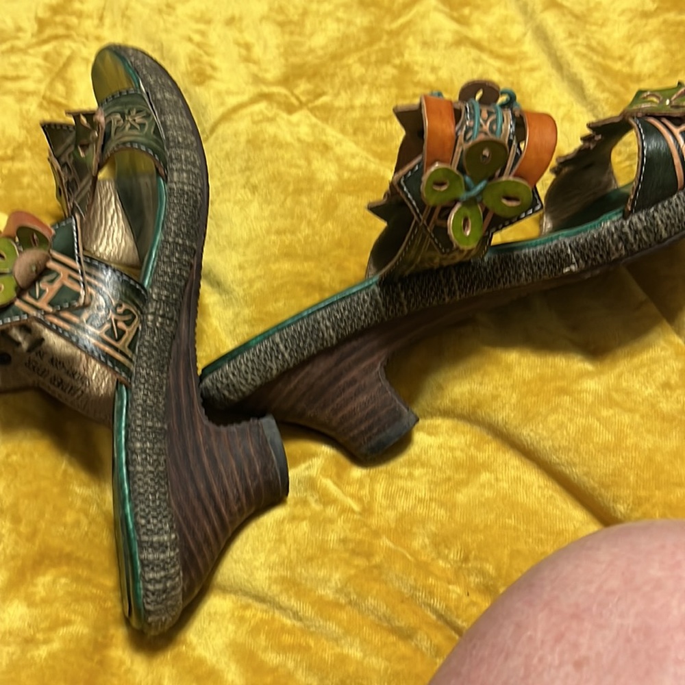 Sandles - Picture 3 of 5